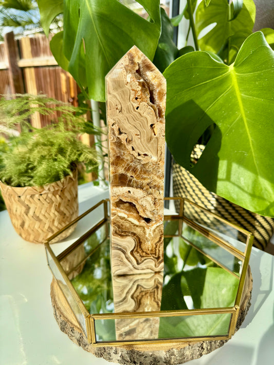 Statement Chocolate Calcite Tower