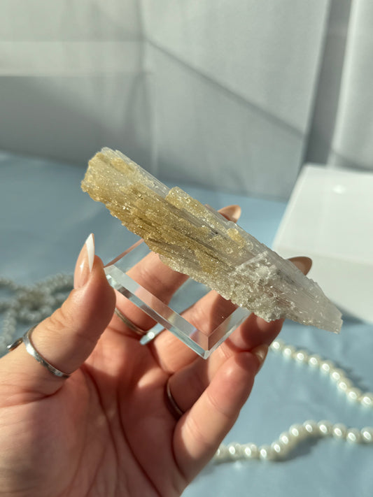 Iron-Kissed Scolecite Sprays